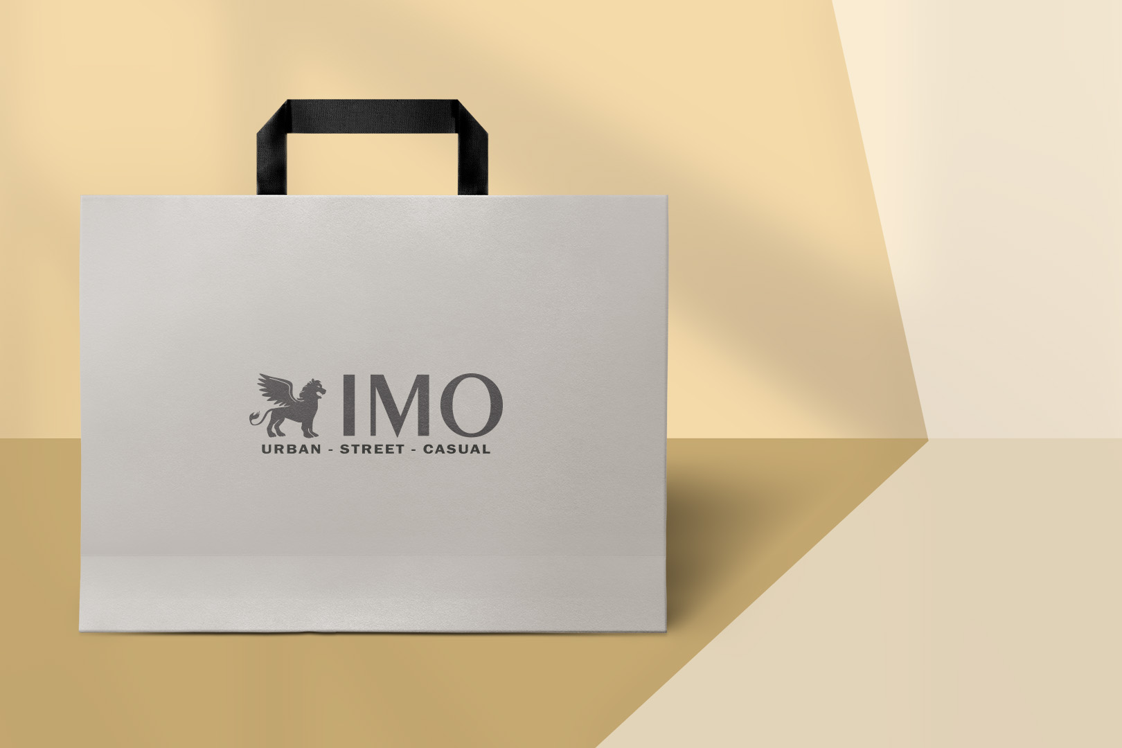 Stilvolle Papier-Tasche mit Ihrem einzigartigen Firmenlogo, entworfen für umweltbewusste Kunden, die Wert auf Nachhaltigkeit und ansprechendes Design legen.